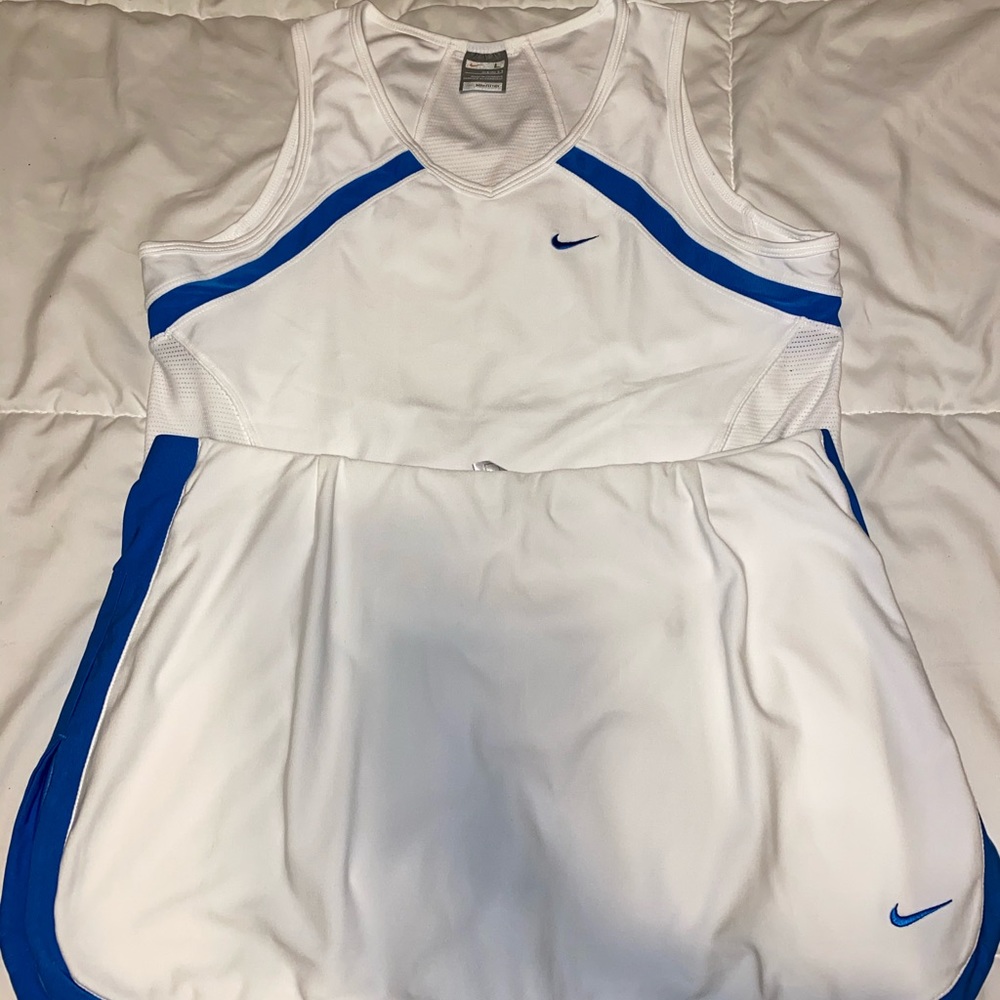 Large L White Nike Shirt / Skort Athletic Set